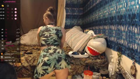 420stonerchick online show from March 27, 12:38 pm