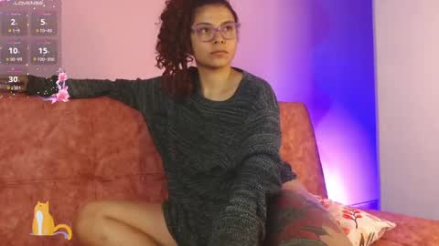 Snapshot of 420viol3ta_ chatting on February 16, 6:10 am Violeta online show from February 16, 6:10 am