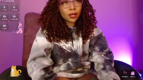 Snapshot of 420viol3ta_ chatting on February 19, 9:39 am Violeta online show from February 19, 9:39 am