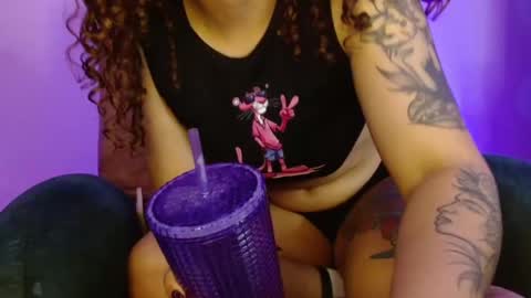 Snapshot of 420viol3ta_ chatting on February 26, 2:15 am Violeta online show from February 26, 2:15 am