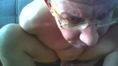 Snapshot of 4filth chatting on December 9, 11:36 am Steve online show from December 9, 11:36 am