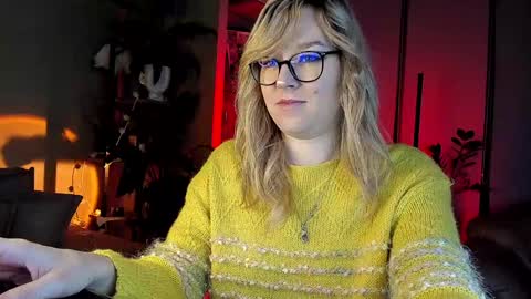 Snapshot of 5_in_one chatting on December 4, 4:43 am Sunshine online show from December 4, 4:43 am