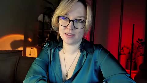 Snapshot of 5_in_one chatting on December 11, 4:28 am Sunshine online show from December 11, 4:28 am