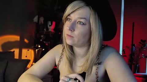 Snapshot of 5_in_one chatting on December 17, 8:12 am Sunshine online show from December 17, 8:12 am