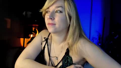 Snapshot of 5_in_one chatting on February 3, 4:14 am Sunshine online show from February 3, 4:14 am