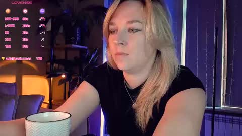 Snapshot of 5_in_one chatting on October 3, 5:04 am Sunshine online show from October 3, 5:04 am