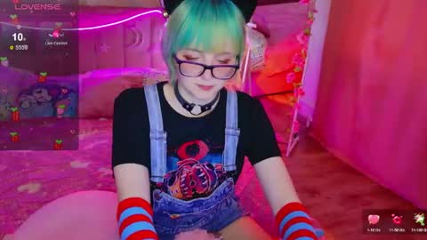 Snapshot of 666_marshmallow chatting on May 17, 5:05 am Marsi online show from May 17, 5:05 am