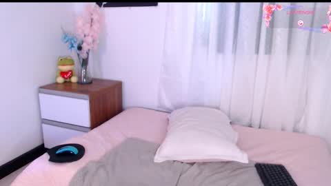 Snapshot of 69mia_sweet chatting on November 21, 3:54 pm Mia online show from November 21, 3:54 pm