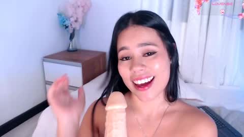 Mia online show from June 6, 6:01 pm