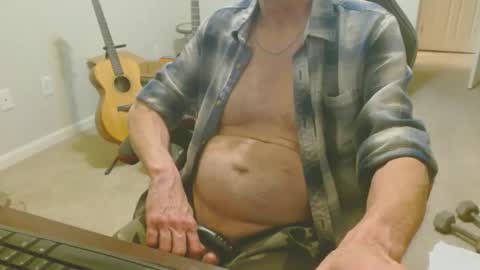 Snapshot of 6stringer62 chatting on February 19, 1:51 am 6stringer62 online show from February 19, 1:51 am