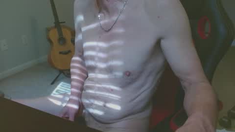 Snapshot of 6stringer62 chatting on March 1, 7:04 pm 6stringer62 online show from March 1, 7:04 pm