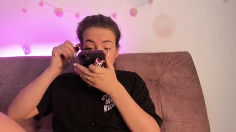 milu online show from September 26, 12:53 pm