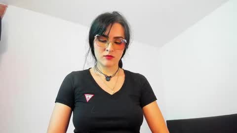 Snapshot of 77neferkitty77 chatting on June 2, 9:06 pm online show from June 2, 9:06 pm
