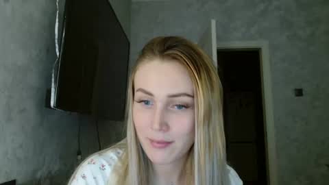 7melania online show from September 19, 5:24 pm