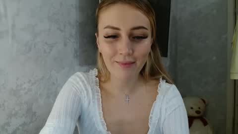 7melania online show from September 21, 7:15 pm