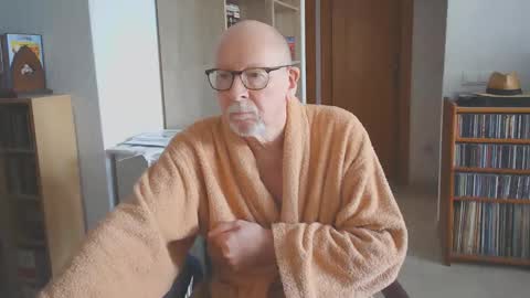  Papi  online show from November 1, 8:05 am