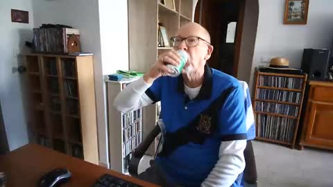  Papi  online show from April 8, 12:49 pm