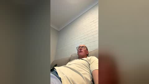 Snapshot of 82avareageguy chatting on May 20, 9:59 am 82avareageguy online show from May 20, 9:59 am