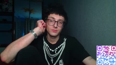 Snapshot of 8_goat chatting on November 23, 4:12 am Phillip online show from November 23, 4:12 am