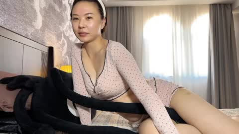 lily online show from April 7, 4:46 am