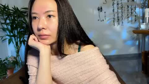 lily online show from April 8, 6:02 am