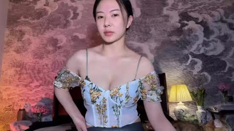 lily online show from April 15, 5:25 am