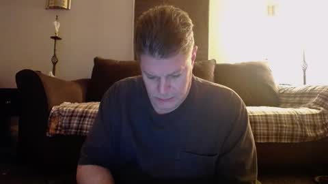 Snapshot of 989guy chatting on February 23, 2:07 am 989guy online show from February 23, 2:07 am