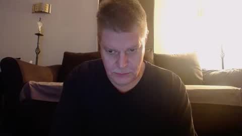 Snapshot of 989guy chatting on November 12, 2:12 am 989guy online show from November 12, 2:12 am