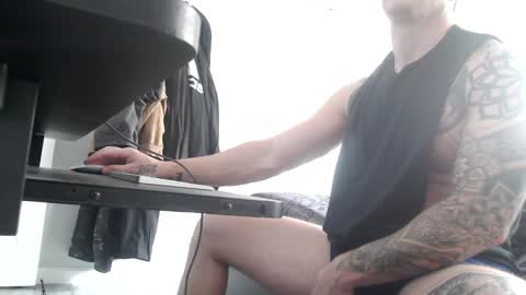 Snapshot of 9inchbulll chatting on December 29, 4:40 pm 9inchbulll online show from December 29, 4:40 pm