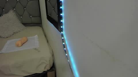 Snapshot of _1dereck chatting on February 24, 9:40 am DERECK online show from February 24, 9:40 am