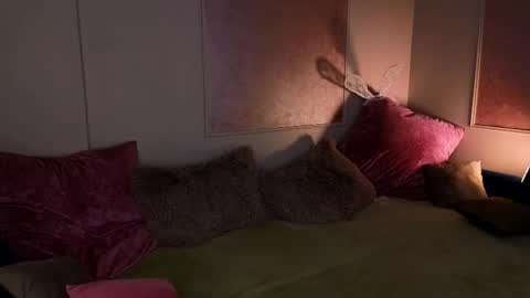 Willow online show from October 16, 9:16 pm