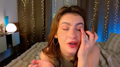 Willow online show from December 15, 9:08 pm