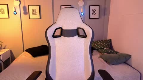 abigaill online show from December 14, 4:56 am