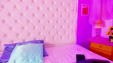 Abril  online show from January 9, 7:40 pm