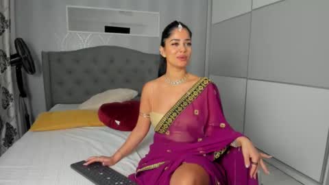 Adelle online show from October 4, 11:30 am