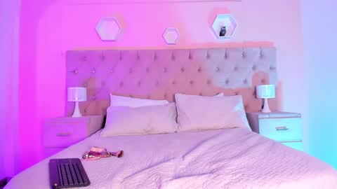 Snapshot of _agathaargent chatting on December 8, 8:58 pm Agatha online show from December 8, 8:58 pm