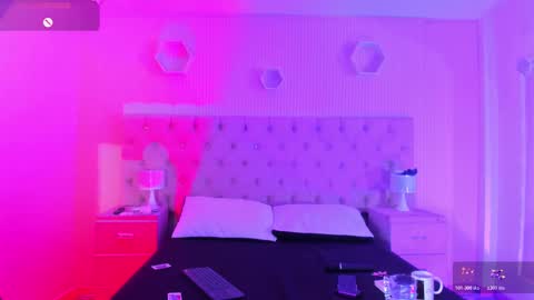 Snapshot of _agathaargent chatting on October 23, 9:41 am Agatha online show from October 23, 9:41 am