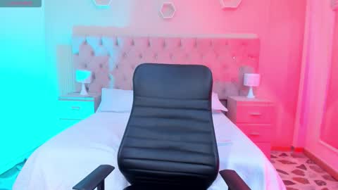 Snapshot of _agathaargent chatting on October 31, 4:35 am Agatha online show from October 31, 4:35 am