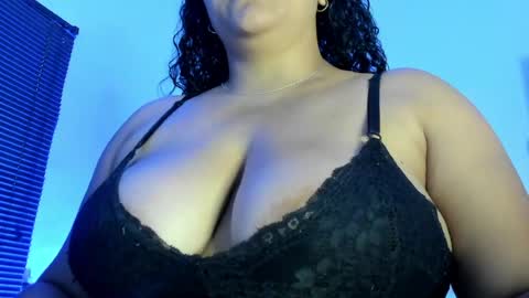 Snapshot of _aithanaa_ chatting on May 4, 7:21 pm _aithanaa_ online show from May 4, 7:21 pm