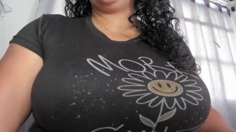 Snapshot of _aithanaa_ chatting on May 17, 5:20 pm _aithanaa_ online show from May 17, 5:20 pm