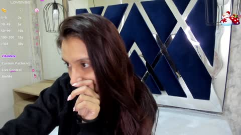 Snapshot of _alaia_collway_ chatting on December 16, 12:16 pm Alaia online show from December 16, 12:16 pm