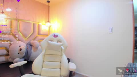 Snapshot of _alaia_collway_ chatting on December 27, 1:22 am Alaia online show from December 27, 1:22 am