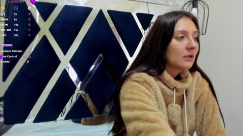 Snapshot of _alaia_collway_ chatting on December 27, 12:01 pm Alaia online show from December 27, 12:01 pm