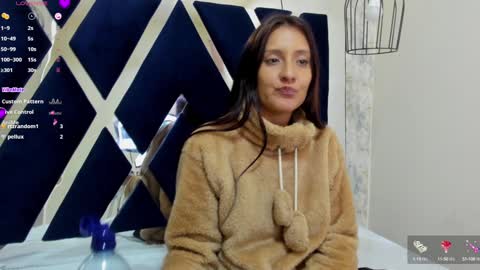 Snapshot of _alaia_collway_ chatting on December 27, 3:04 pm Alaia online show from December 27, 3:04 pm