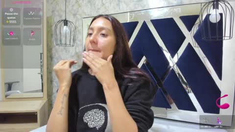 Snapshot of _alaia_collway_ chatting on January 13, 12:02 pm Alaia online show from January 13, 12:02 pm