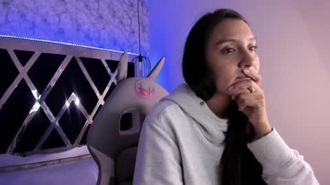 Snapshot of _alaia_collway_ chatting on January 30, 12:06 pm Alaia online show from January 30, 12:06 pm