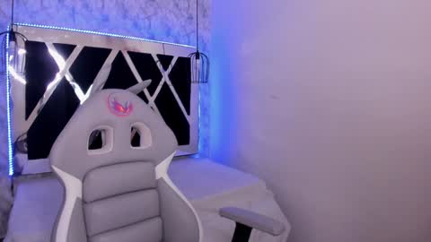 Snapshot of _alaia_collway_ chatting on January 31, 3:00 pm Alaia online show from January 31, 3:00 pm