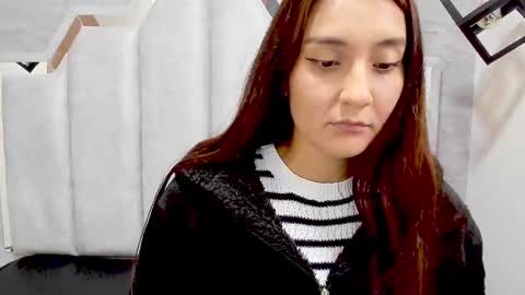 Snapshot of _alaia_collway_ chatting on February 17, 6:04 pm Alaia online show from February 17, 6:04 pm