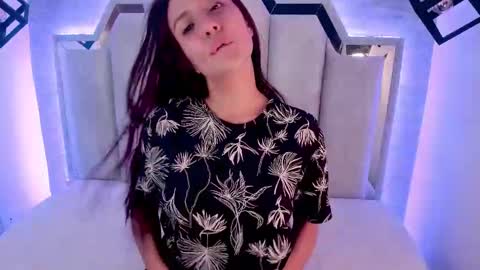 Snapshot of _alaia_collway_ chatting on February 26, 11:41 am Alaia online show from February 26, 11:41 am