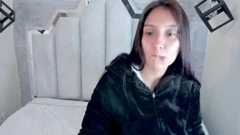 Snapshot of _alaia_collway_ chatting on February 27, 11:52 am Alaia online show from February 27, 11:52 am